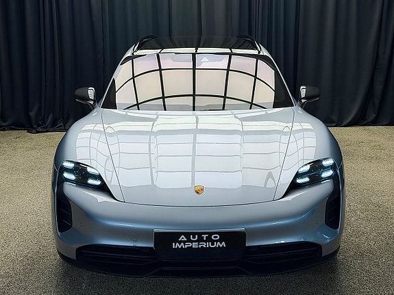 Porsche Taycan 3 of 5