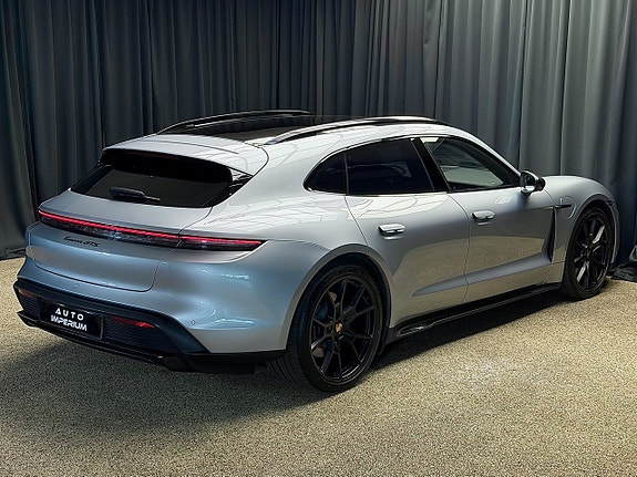 Porsche Taycan 11 of 30