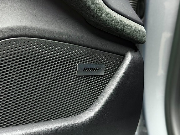 Porsche Taycan 16 of 30