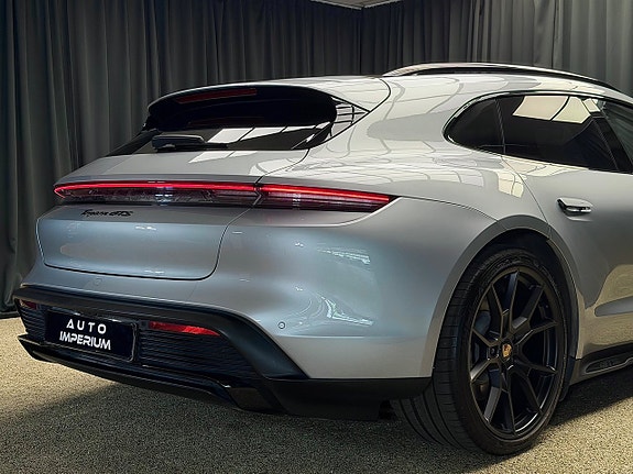 Porsche Taycan 12 of 30