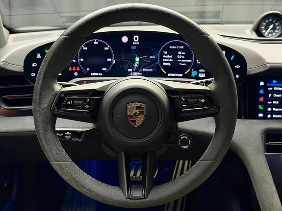 Porsche Taycan 25 of 30