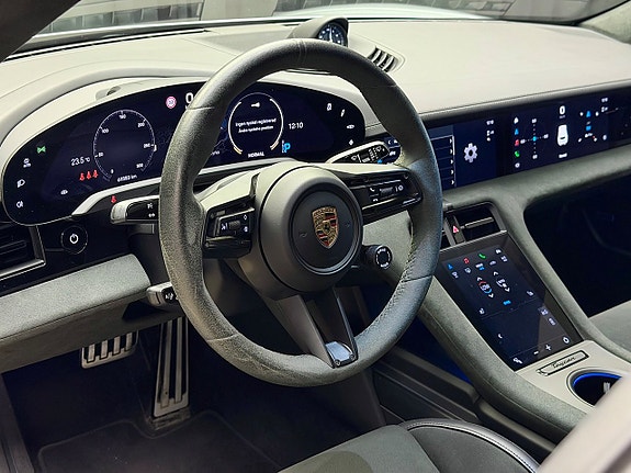 Porsche Taycan 18 of 30