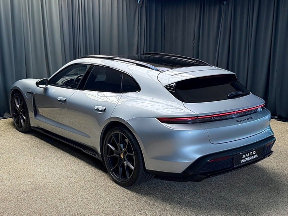 Porsche Taycan 9 of 30