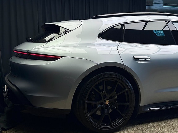 Porsche Taycan 7 of 30