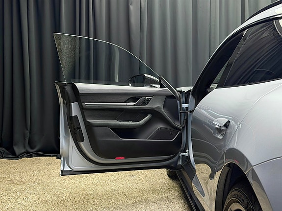 Porsche Taycan 15 of 30
