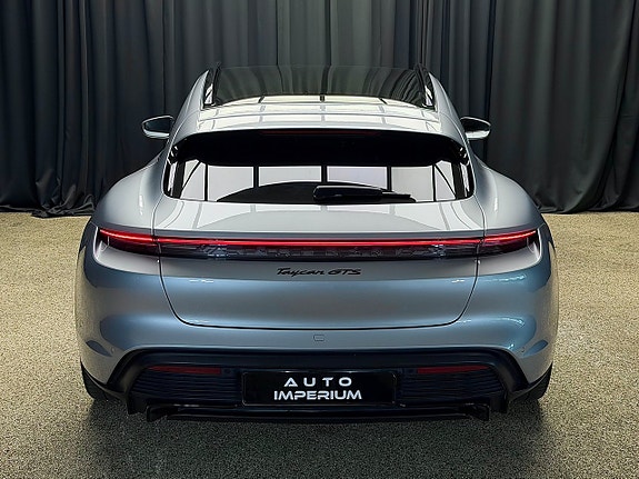 Porsche Taycan 10 of 30