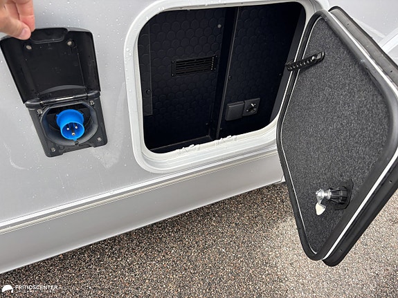 Adria Supersonic 780 SL / Lithium / Solcell / Truma AC 15 of 21