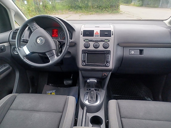 Volkswagen Touran 5 of 24
