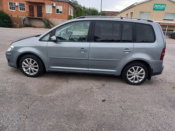 Volkswagen Touran 10 of 24
