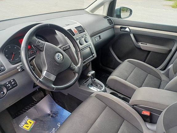 Volkswagen Touran 8 of 24