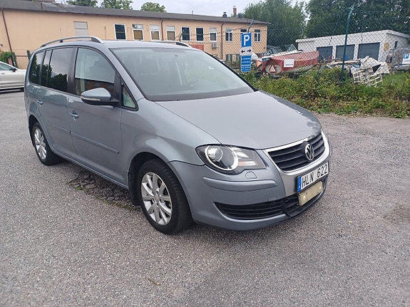 Volkswagen Touran 2 of 24