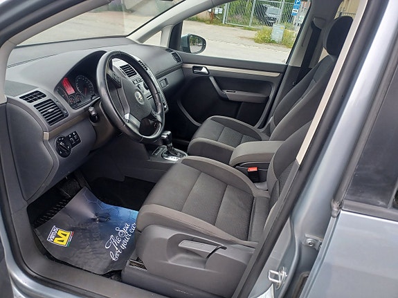 Volkswagen Touran 6 of 24