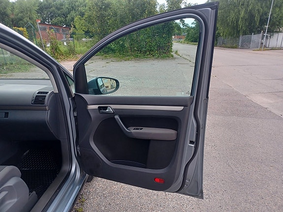 Volkswagen Touran 19 of 24
