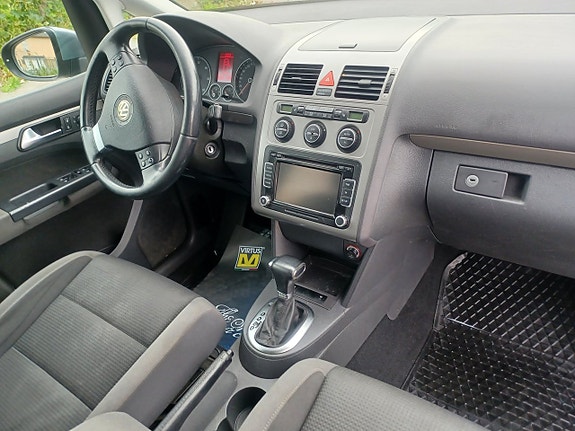 Volkswagen Touran 24 of 24