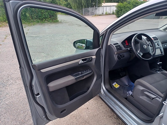 Volkswagen Touran 12 of 24