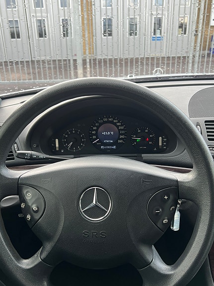 Mercedes-Benz E200 6 of 9
