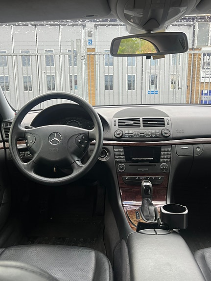 Mercedes-Benz E200 9 of 9