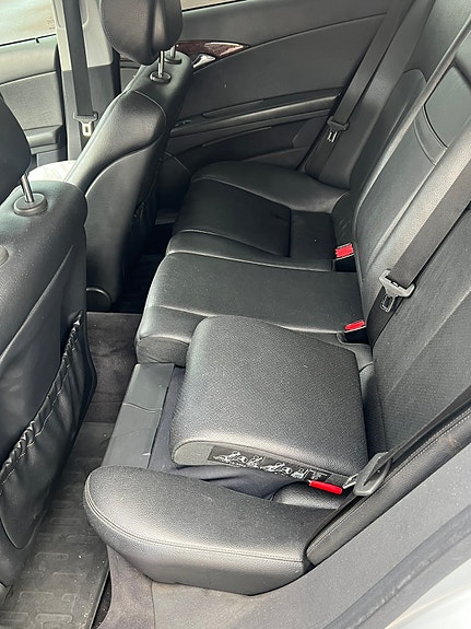Mercedes-Benz E200 7 of 9