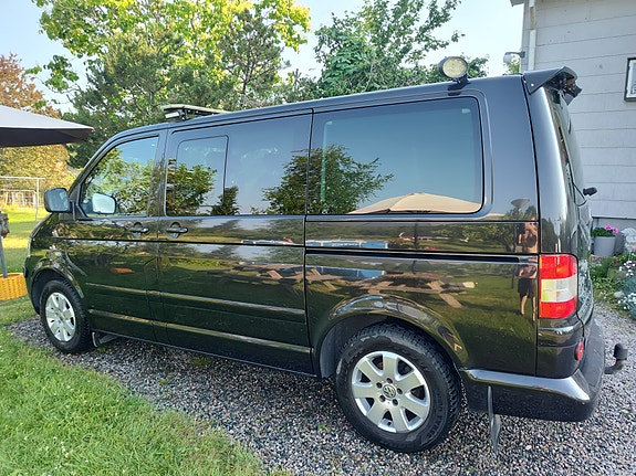 Volkswagen Multivan 2 of 5