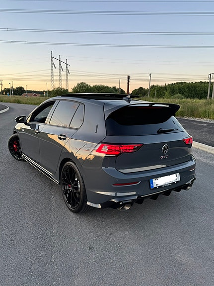 Volkswagen Golf VIII 2 of 5