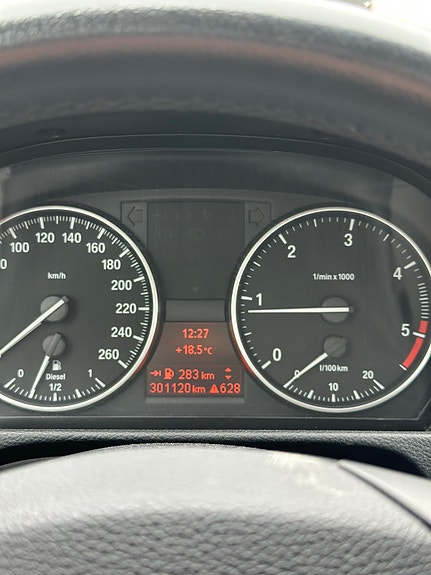 BMW 318d 4 of 5