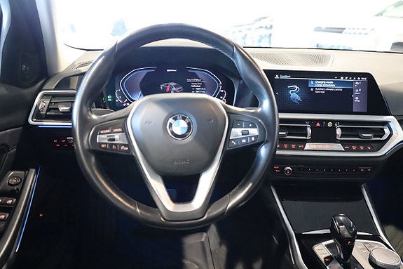 BMW 330e 16 of 27