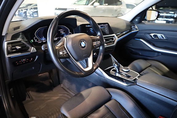 BMW 330e 11 of 27