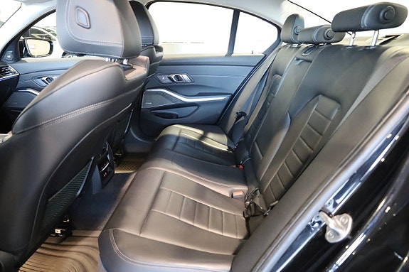 BMW 330e 14 of 27