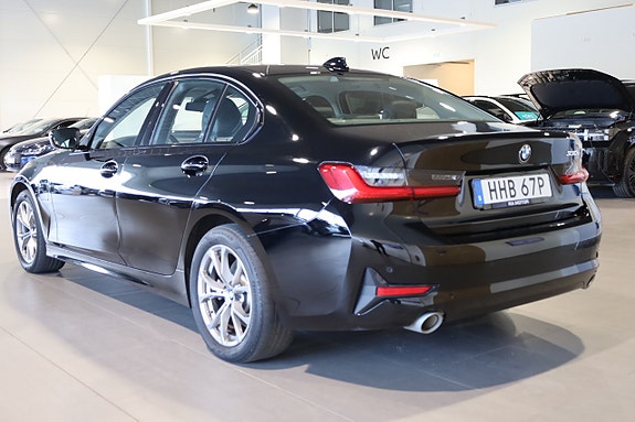 BMW 330e 3 of 27