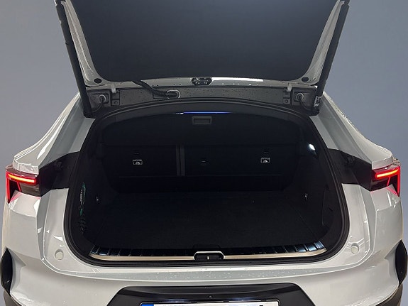 Polestar 4 8 of 11