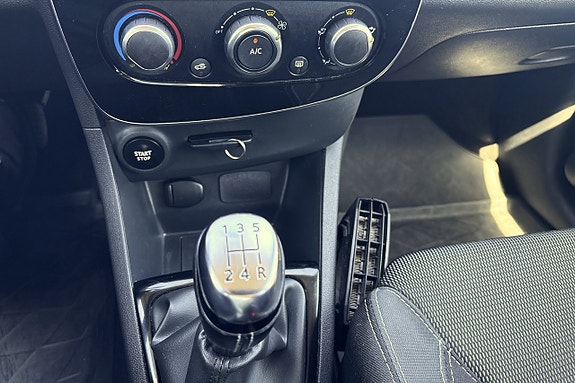 Renault Clio 24 of 28