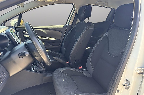 Renault Clio 10 of 28