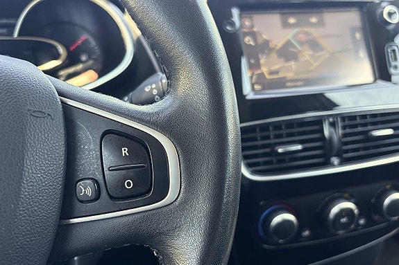 Renault Clio 18 of 28