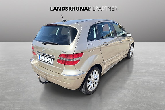 Mercedes-Benz B180 5 of 5