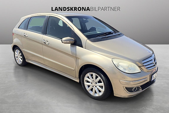 Mercedes-Benz B180 3 of 5