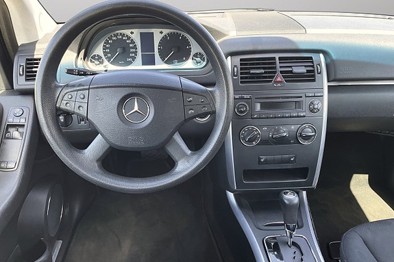 Mercedes-Benz B180 14 of 19