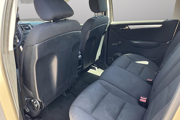 Mercedes-Benz B180 12 of 19