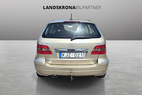 Mercedes-Benz B180 6 of 19