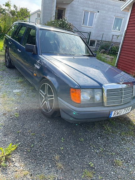 Mercedes-Benz 300 TE 3 of 5
