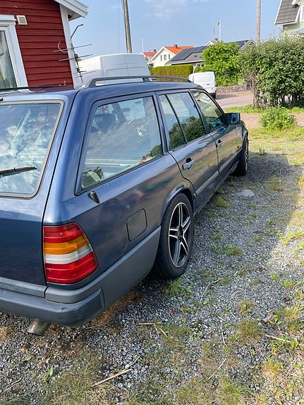 Mercedes-Benz 300 TE 4 of 5