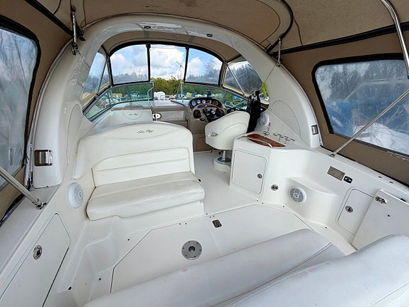 Sea Ray Sundancer 280/315 – 2x MerCruiser 5.0 MPI 8 of 15