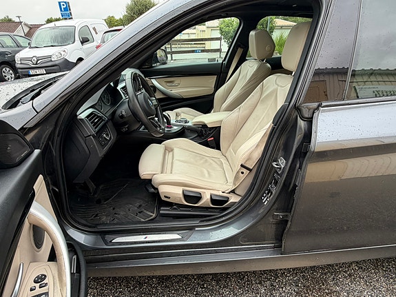 BMW 330d 3 of 5
