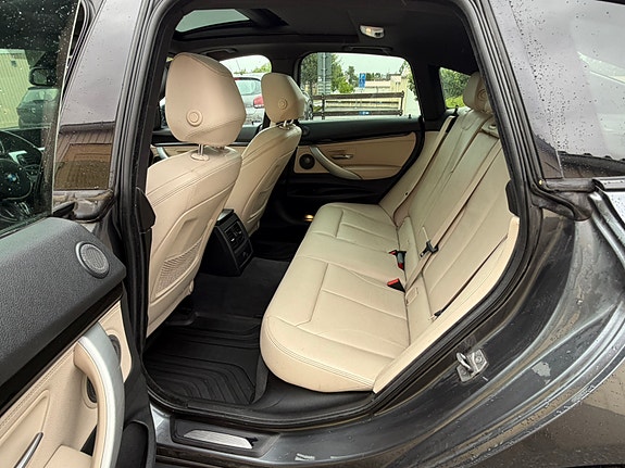 BMW 330d 4 of 5