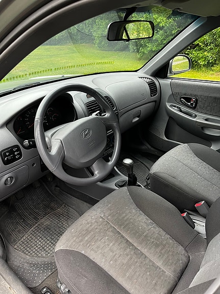 Hyundai Accent 7 of 9