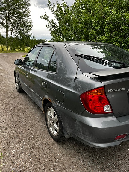Hyundai Accent 3 of 9