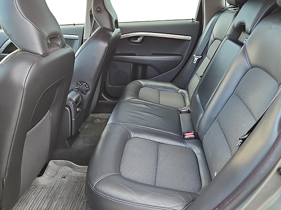 Volvo V70 7 of 8