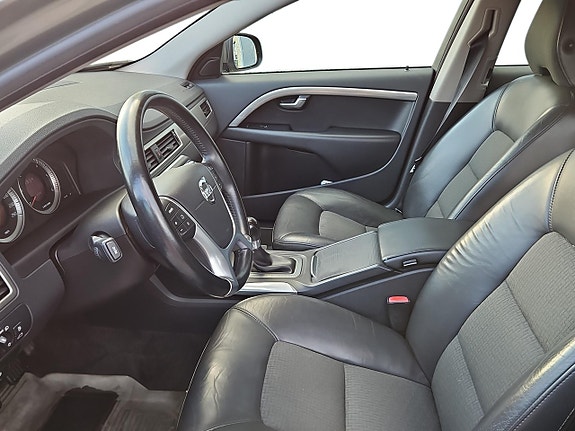 Volvo V70 6 of 8