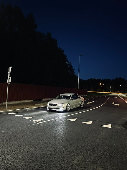 Volvo S80 2 of 17