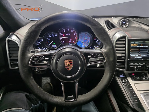 Porsche Cayenne GTS 8 of 13