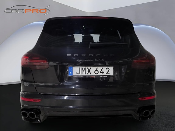 Porsche Cayenne GTS 7 of 13